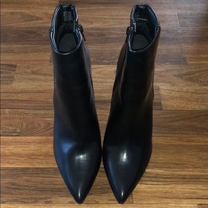 Like new black booties 🖤